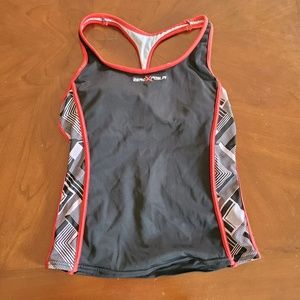 Sleeveless workout tank top